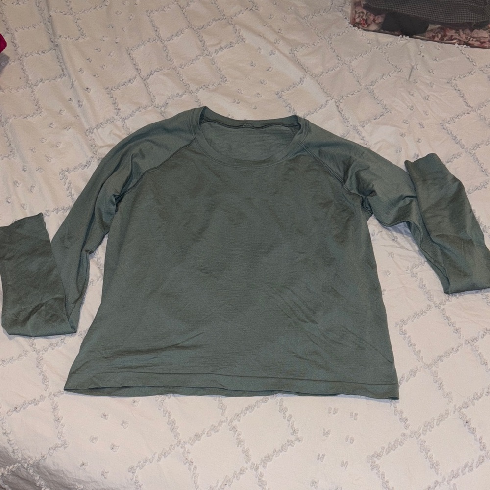 Swiftly Tech Long Sleeve Lululemon women’s shirt